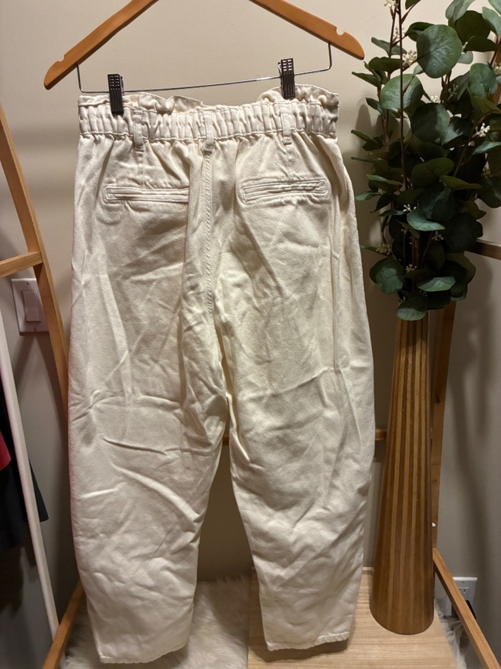 Zara Cream High Rise Jeans - Picture 4 of 4